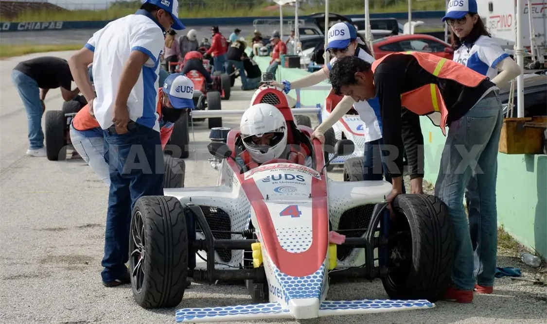 Debido a las malas condiciones meteorológicas, se optó por no poner en riesgo la integridad de los pilotos y aplazar la carrera una semana. CP
