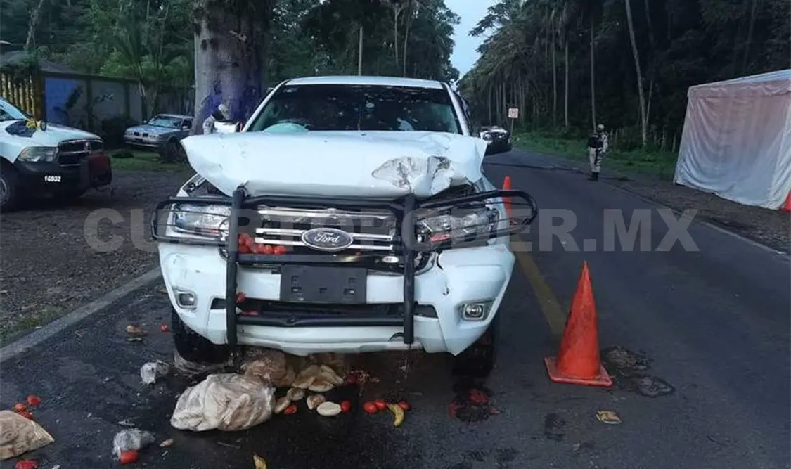 La Ford no guardó la distancia necesaria e impactó en la parte trasera de la Pick up. Víctor Sánchez / CP