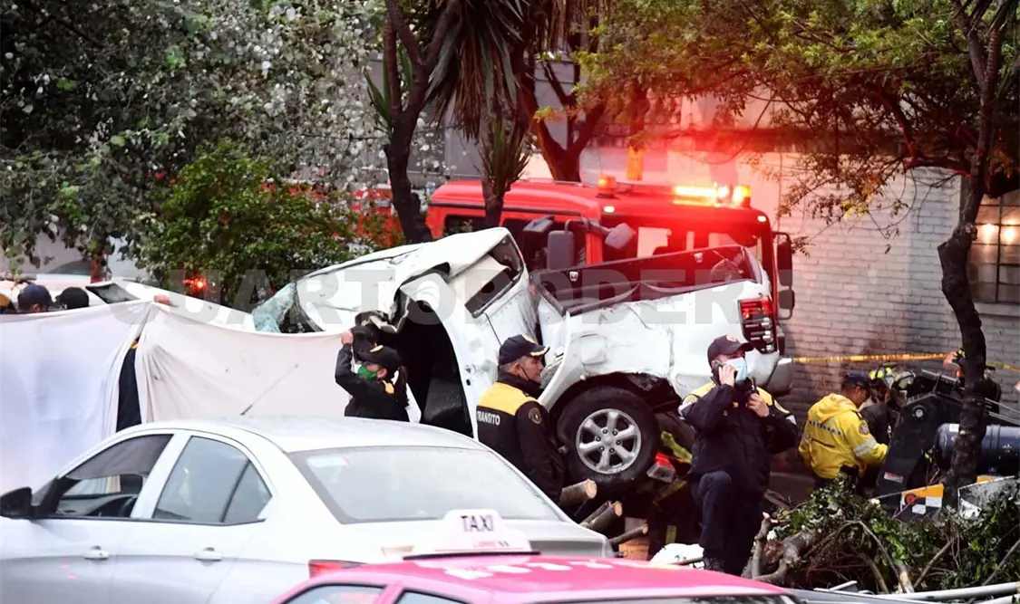 Choque de camioneta deja tres muertos