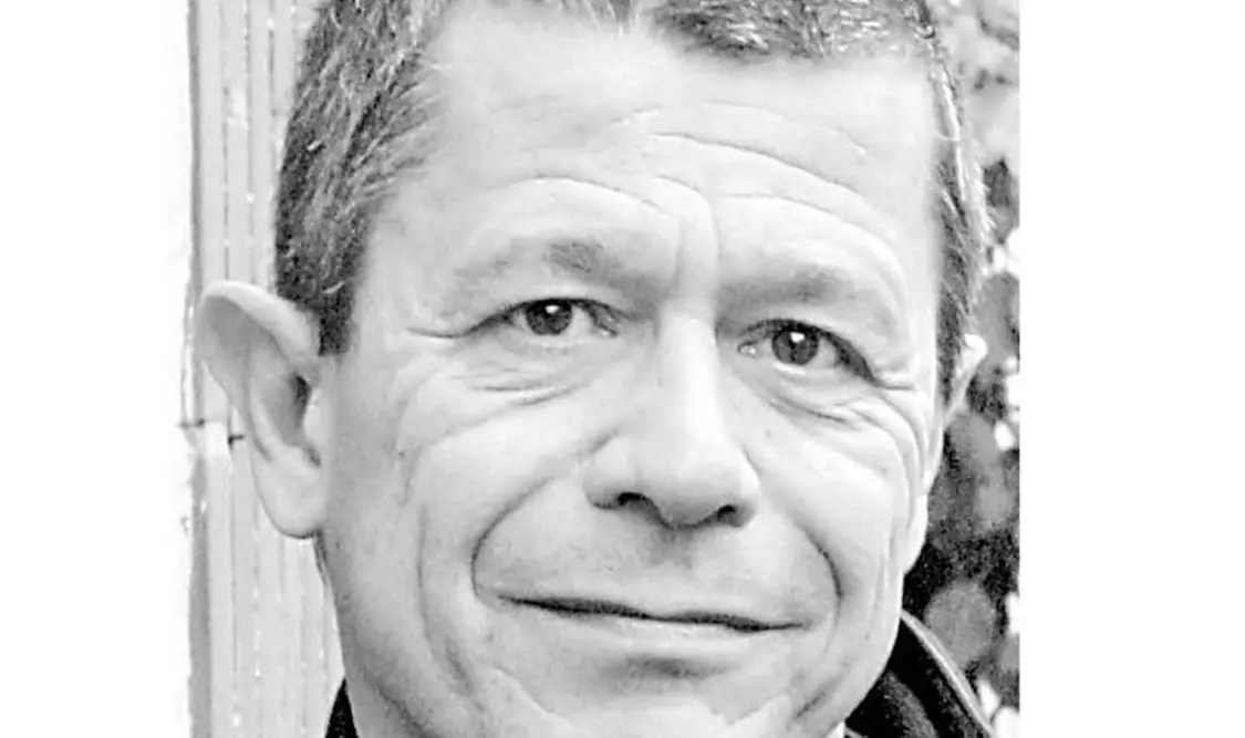 Carrère es un escritor, guionista y realizador, diplomado por el Instituto de Estudios Políticos de París. En 2017, ganó el Premio FIL de Literatura en Lenguas Romances. Cortesía