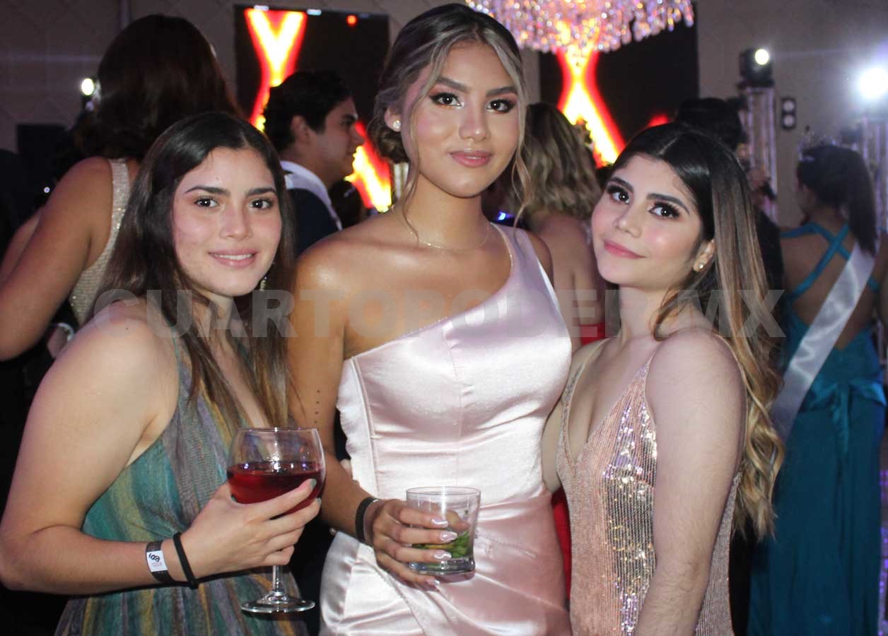 Celebran ceremonia de graduación