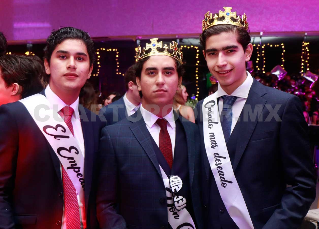 Celebran ceremonia de graduación
