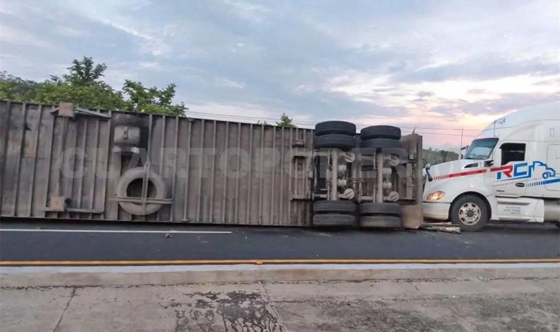 El percance ocurrió la mañana del lunes sobre el tramo carretero Tonalá-Pijijiapan. Cortesía