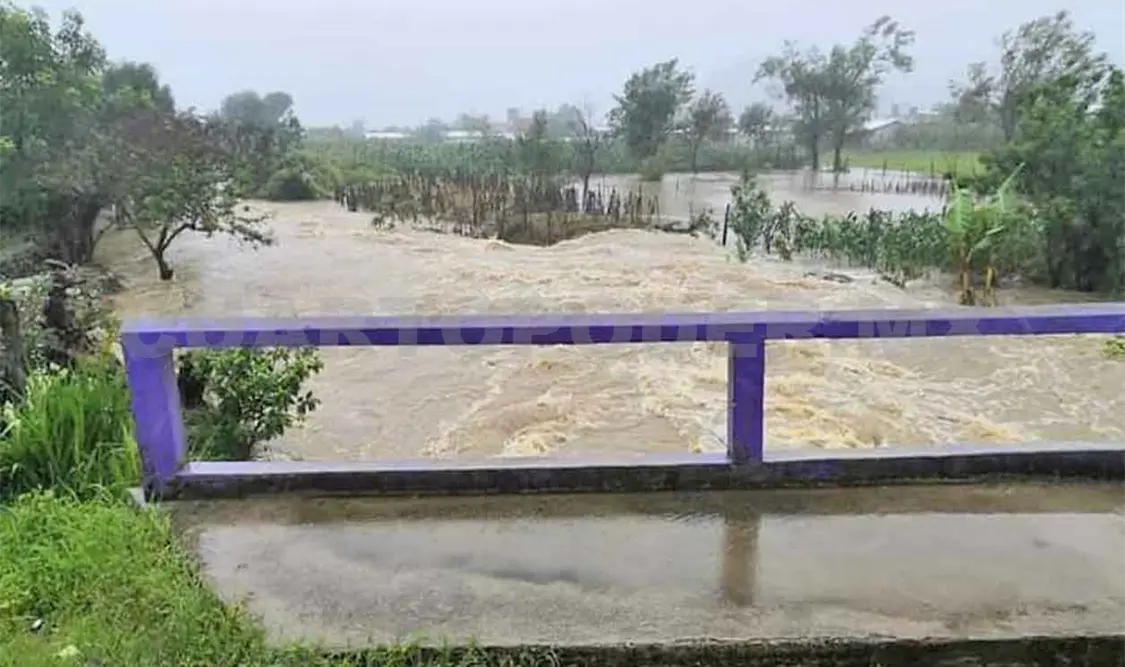 Lluvia provoca inundaciones en varias viviendas