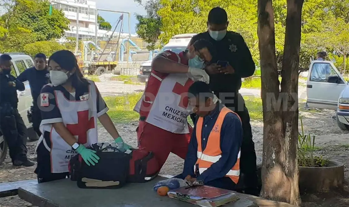 Sufre violento asalto: le roban moto y quincena