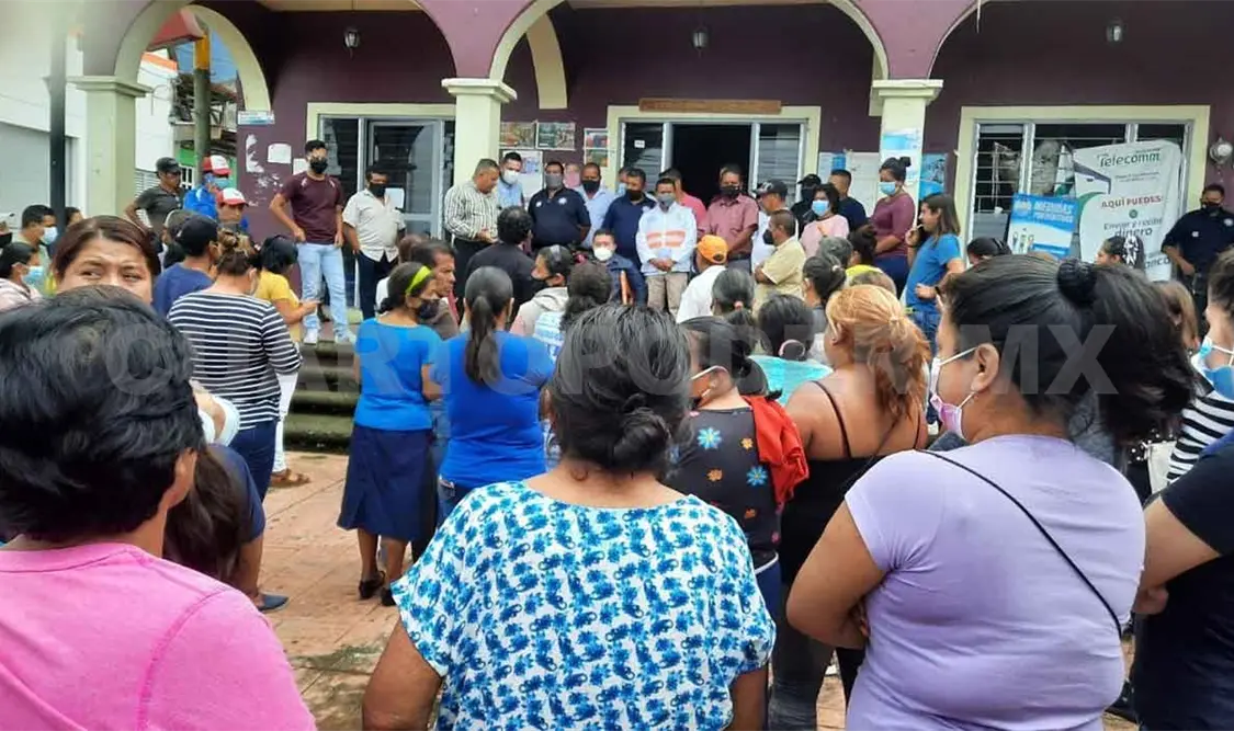Pobladores toman presidencia por falta de atención