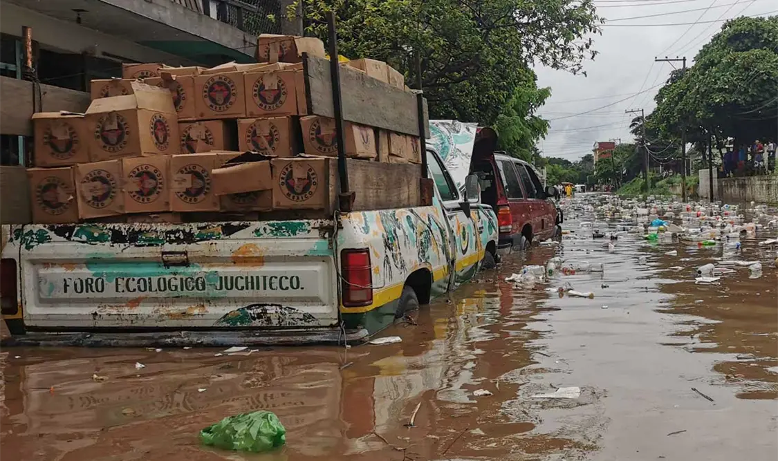 Fueron parcialmente dañadas 300 viviendas por agua y lodo en Juchitán de Zaragoza. Twitter