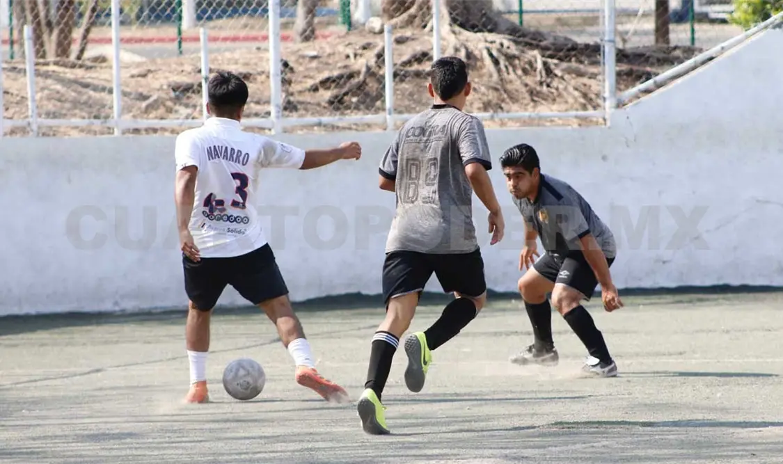 El Deportivo Peña se alza como líder en solitario del campeonato, luego de su victoria en partido pendiente sobre el Milán FC, al son de 7 a 4. Diego Pérez/CP