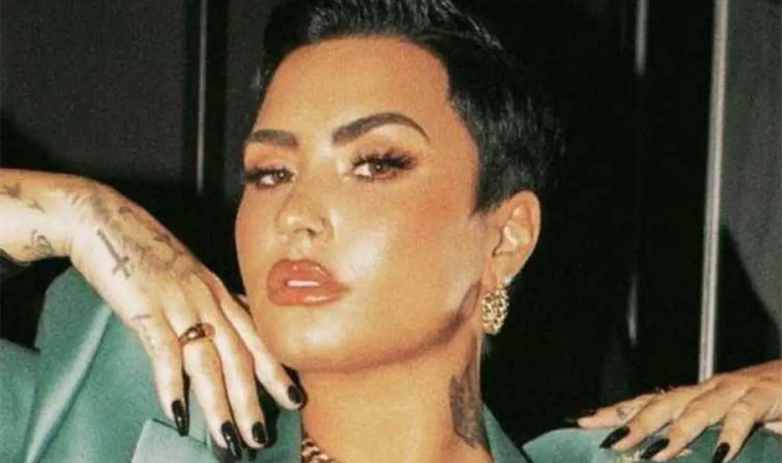 Demi Lovato se disculpa por criticar