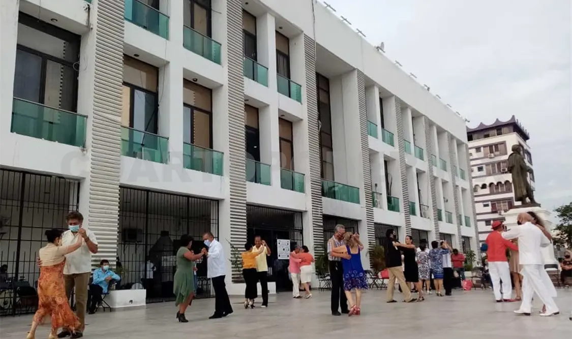 Continúan con los Viernes de Danzón