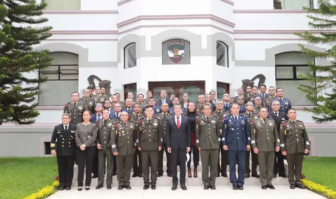 Imparte Escandón conferencia sobre la política de Chiapas