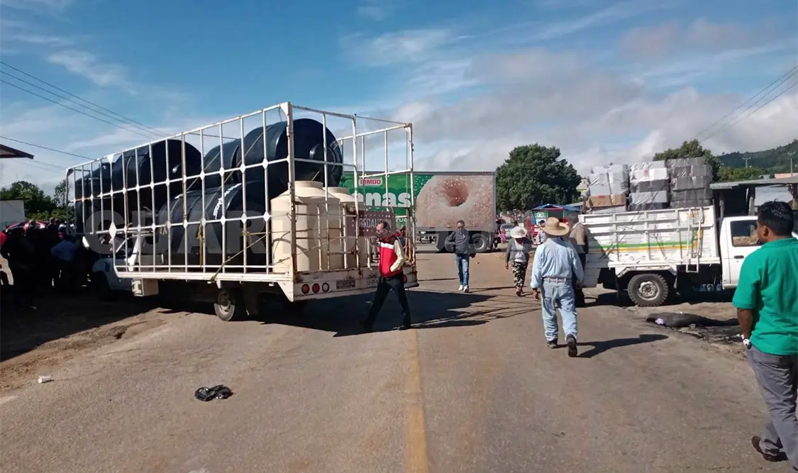 Campesinos bloquean carretera SCLC-Teopisca