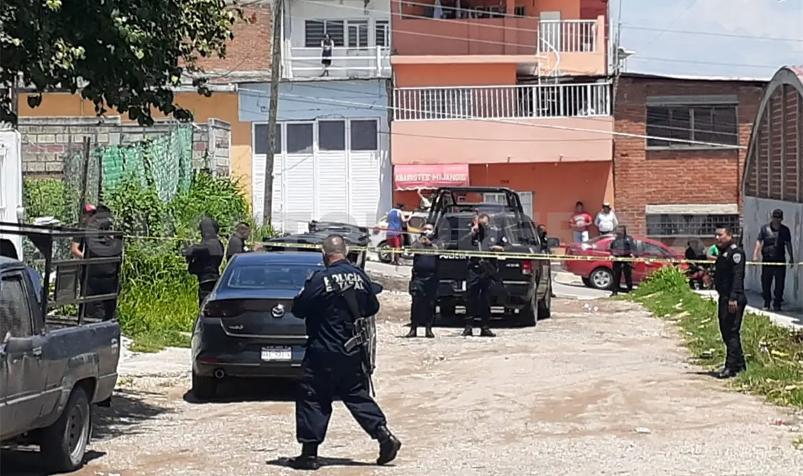 Ejecutan a balazos al conductor de un Mazda