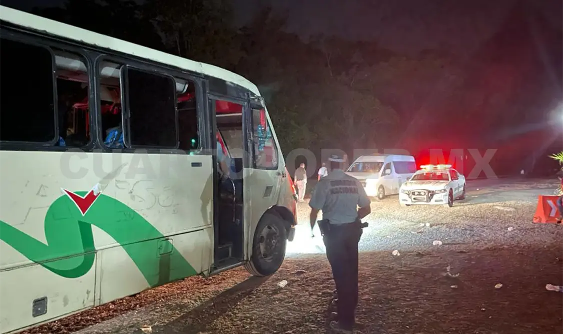 Rescatan a más de 100 migrantes de un autobús