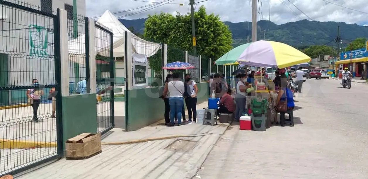Realizan plantón en IMSS por presunta negligencia