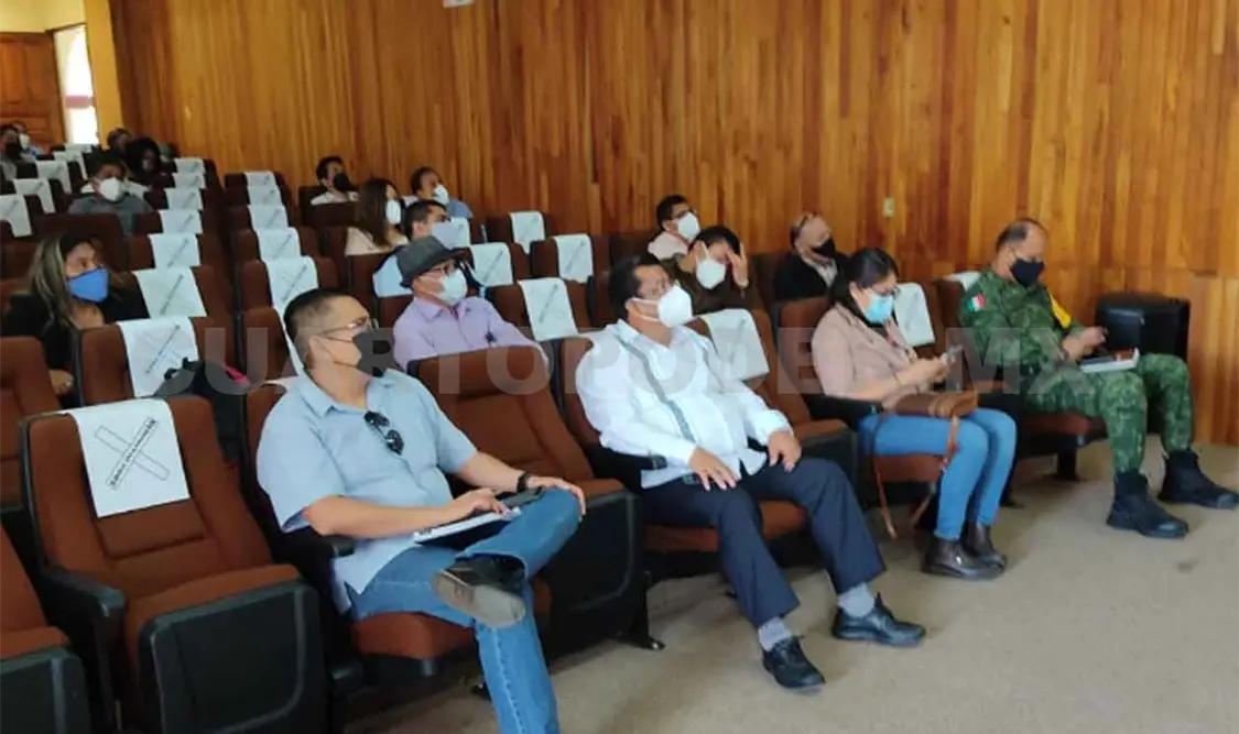 Se reúnen autoridades de educación, salud y PC
