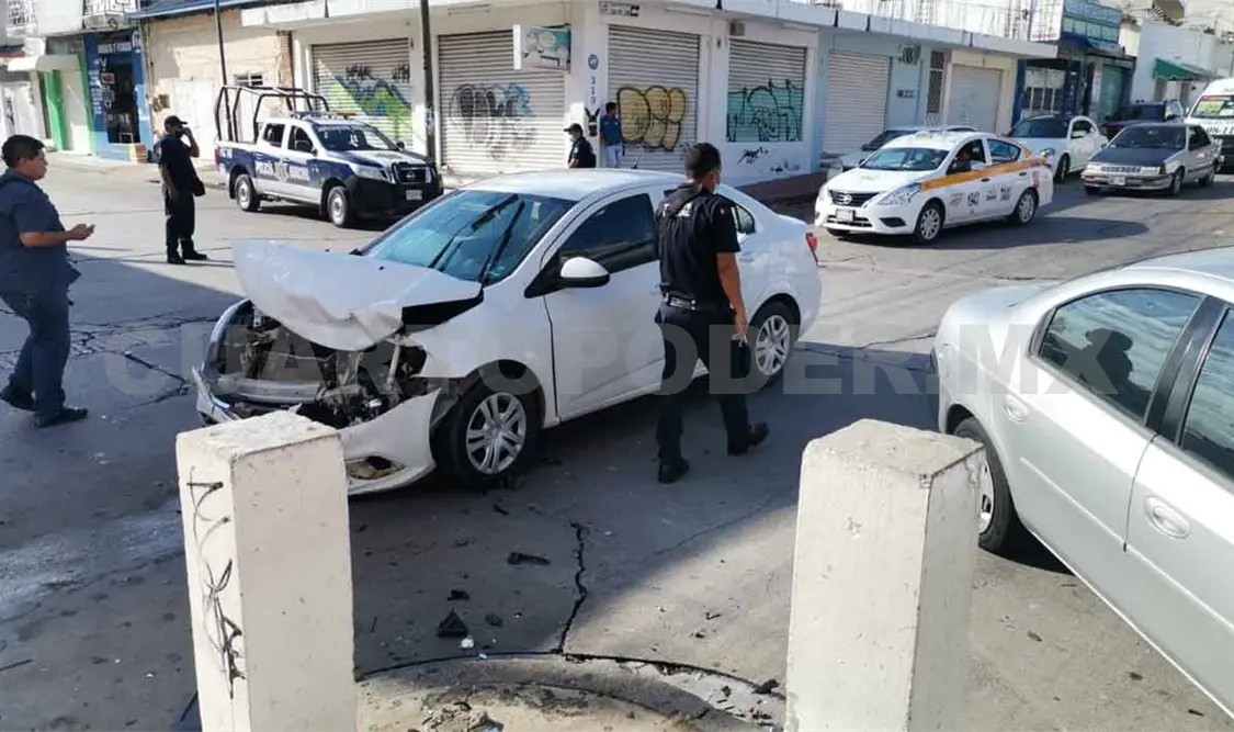 Fuerte choque en cruce de “Uno X Uno” en Centro