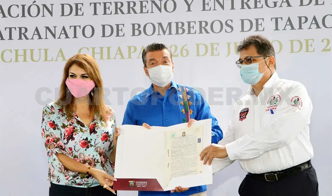 Escandón encabezó la entrega de la donación del predio de la Subestación de Bomberos Zona Norte de Tapachula. CP