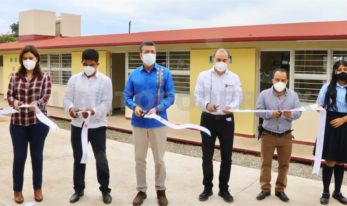 Reconoció el respaldo que AMLO brinda a Chiapas en materia de educación, a través de las becas escolares y la construcción de 14 universidades “Benito Juárez”. CP