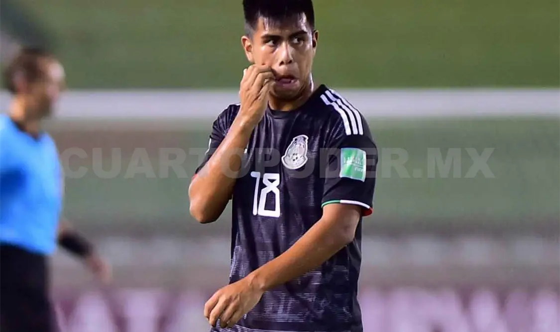 Efraín Álvarez toma el lugar de Rodolfo Pizarro