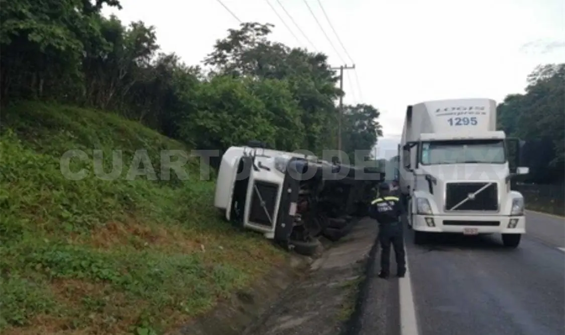 Rapiña al volcar tráiler