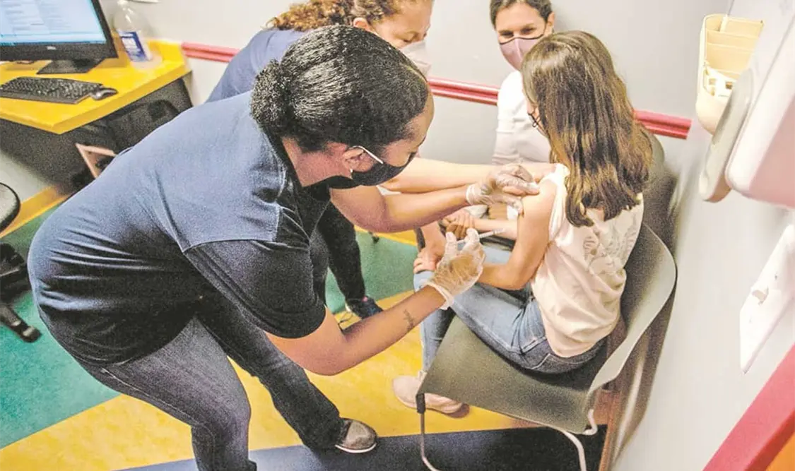 De todas las vacunas, sólo Comirnaty tiene el aval para ser usada a partir de 12 años. Cortesía