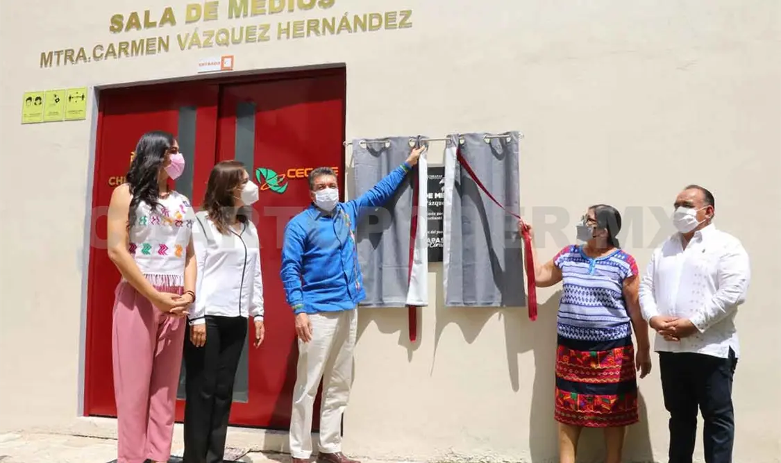 Inauguran sala de medios Maestra Carmen Vázquez