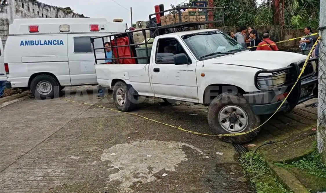 Camioneta sin frenos atropella a dos; uno muere