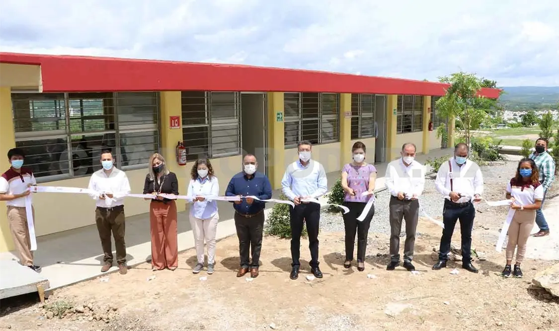 Inaugura Rutilio Escandón espacios educativos en Tuxtla