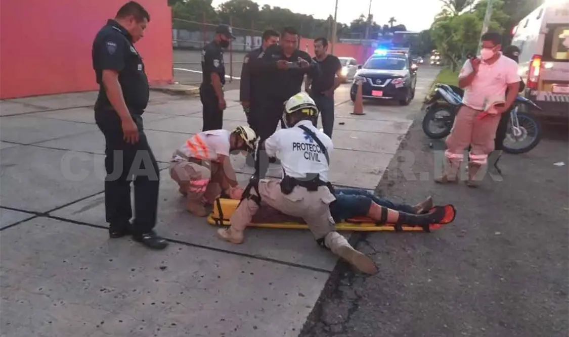 Vehículo desconocido arrolla a motociclista