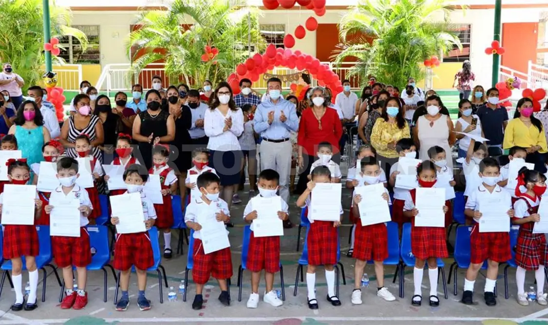 Refrenda compromiso con la educación en Chiapas