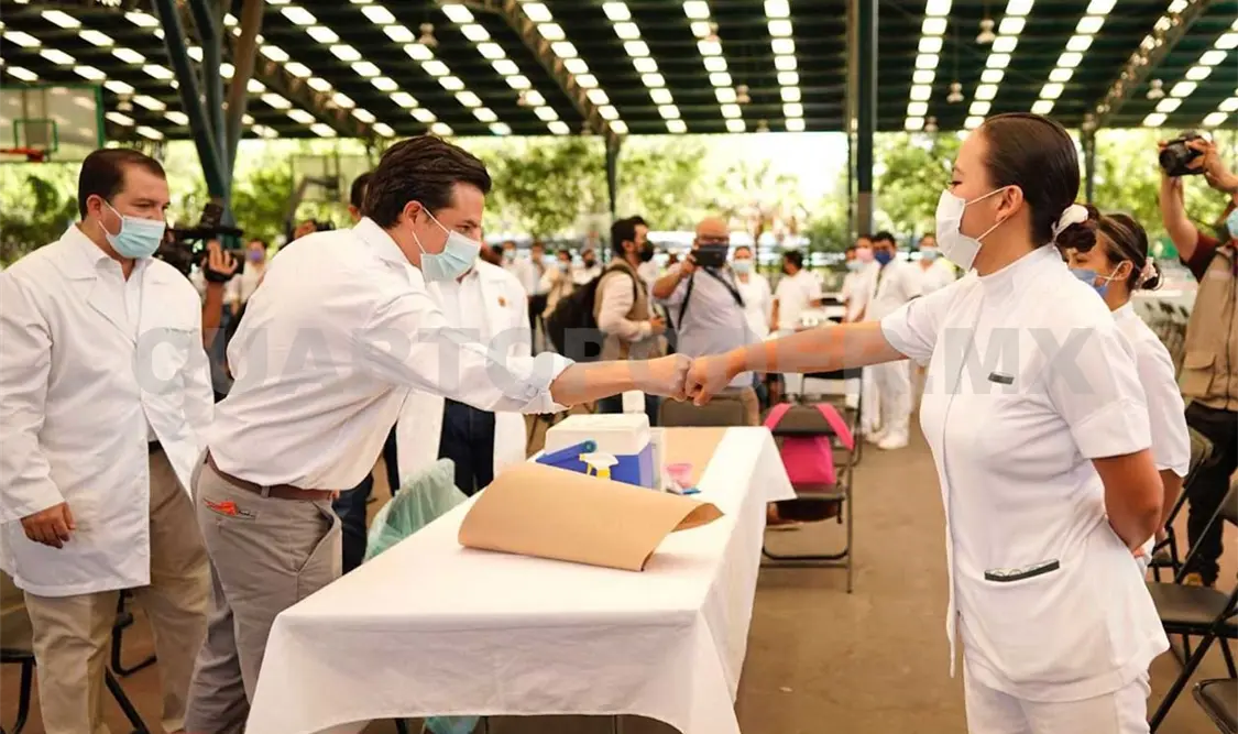 Exhorta a inmunizarse contra covid-19