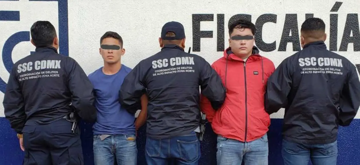 Los oficiales implementaron un dispositivo de búsqueda y detuvieron a los dos jóvenes. Cortesía
