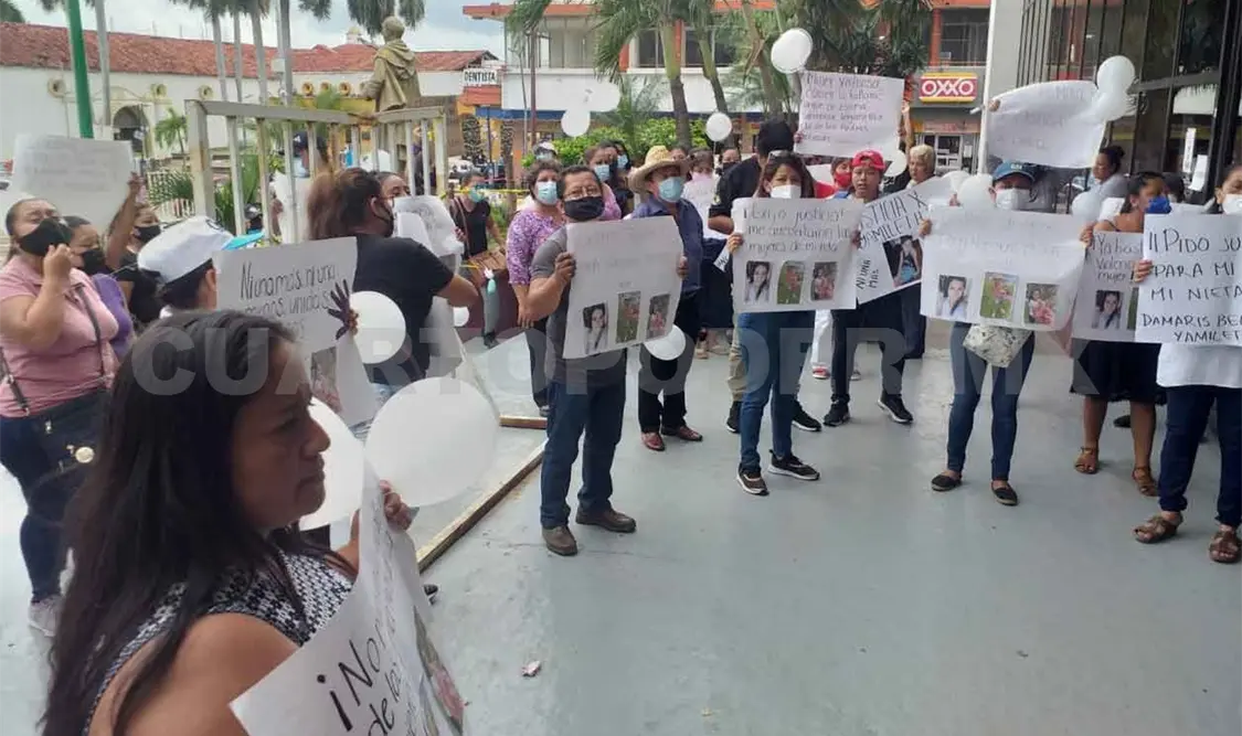 Con marcha, piden justicia por el triple feminicidio