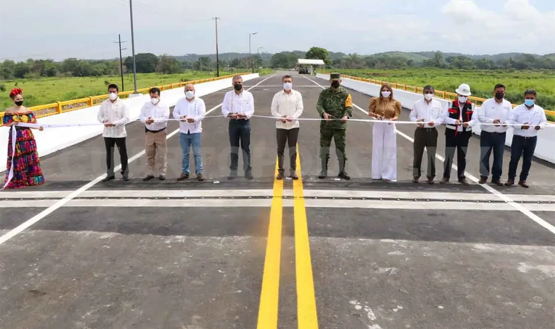 Inauguran reconstrucción del puente Coatán