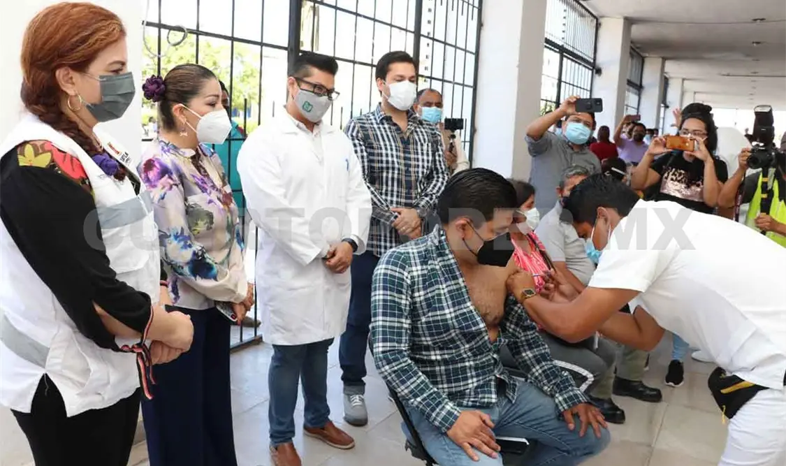 Inicia inmunización del plan itinerante anticovid en Tuxtla
