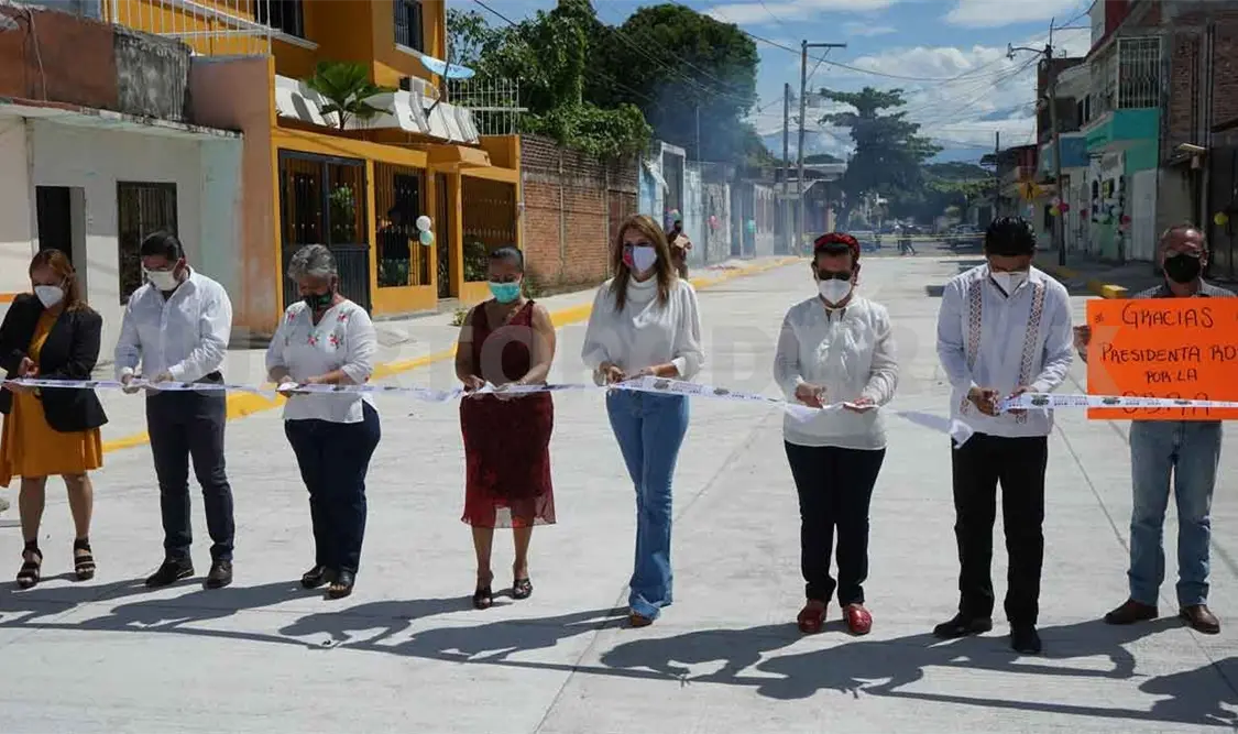 Colonias se benefician con calles nuevas