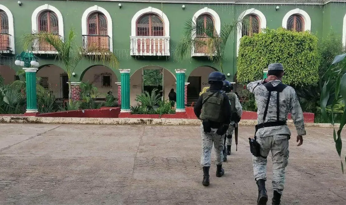 La liberación de los funcionarios y elementos de seguridad, se dio como resultado de las mesas de diálogo. Twitter