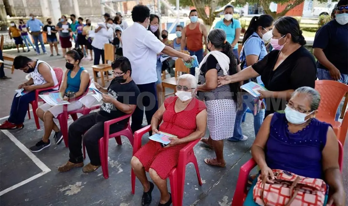 Vacunarán a mayores de 30 años
