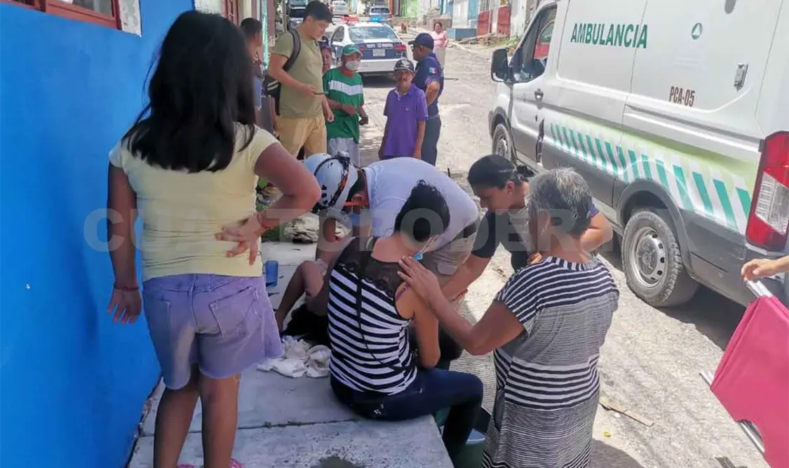 Niño intenta atravesar la calle y lo atropellan