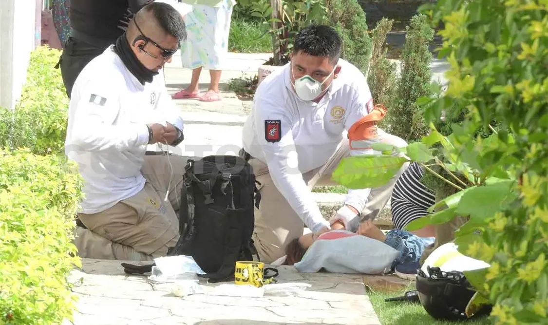 En violento asalto balean a jovencita