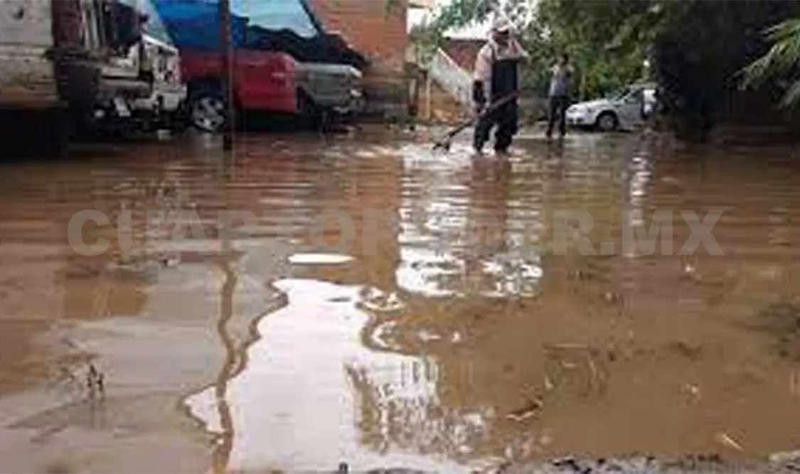 Los habitantes expresaron que llevan varios días con encharcamientos en sus patios de al menos 20 centímetros. Cortesía