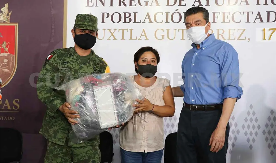Entregan ayuda a población afectada por lluvias