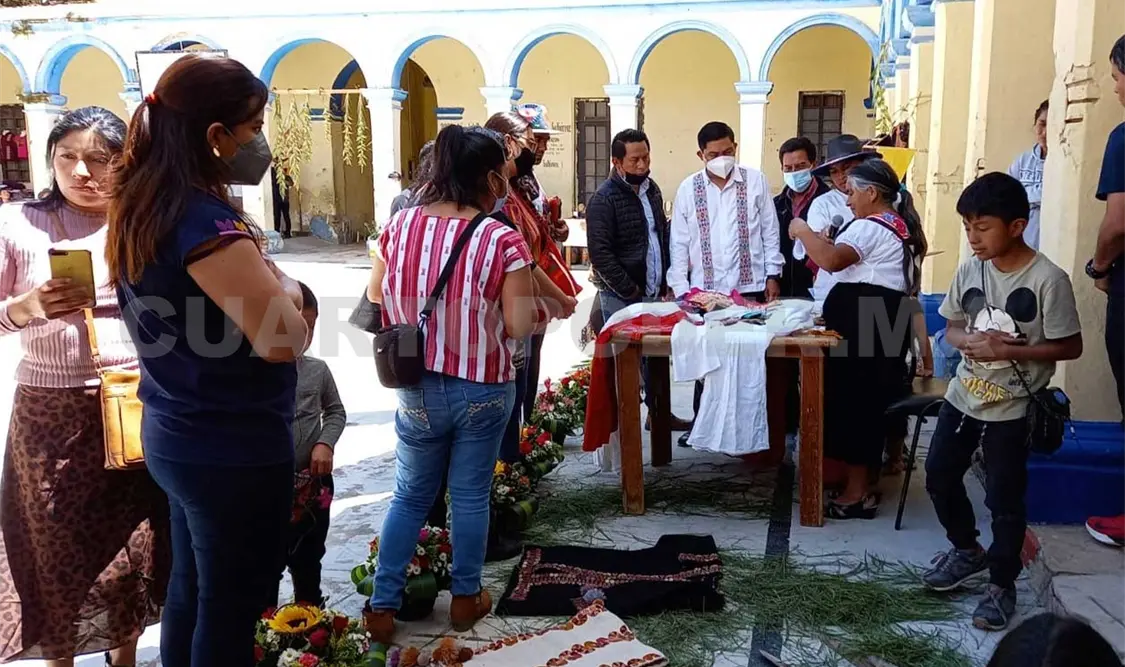 Artesanos realizan demostración de trabajos