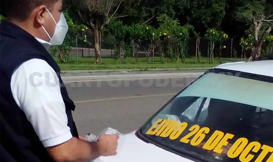 Inspectores aseguran taxi pirata ejidal