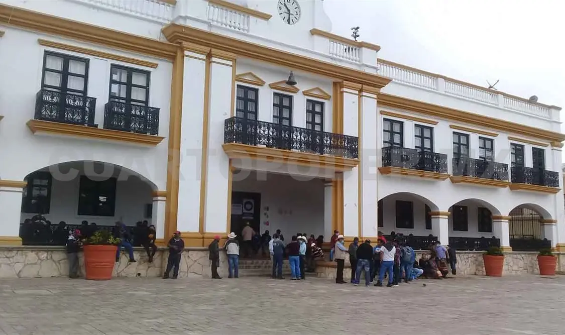 Pobladores toman alcaldía de Comitán