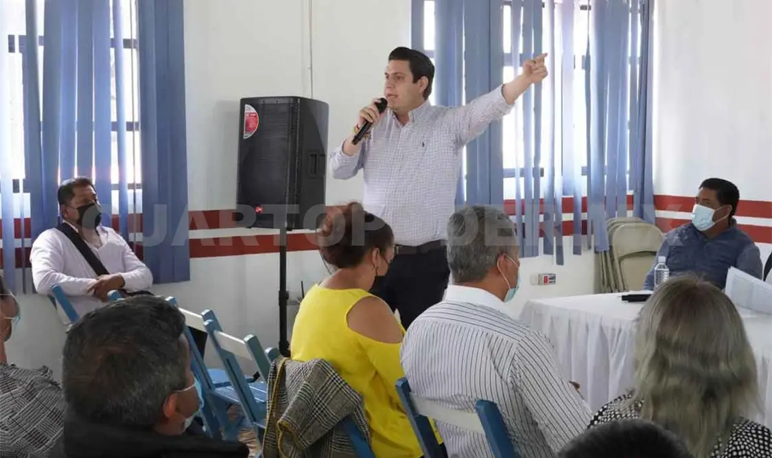 Carlos Molina se reúne con familias de La Trinitaria