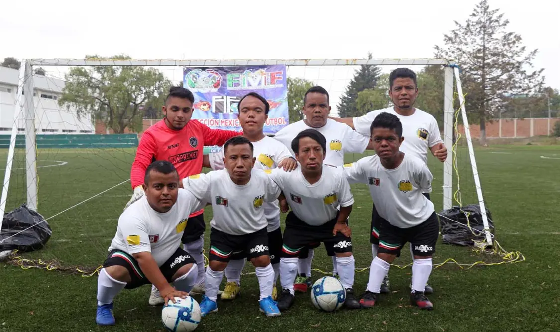 Equipo de Talla Baja inicia campamento