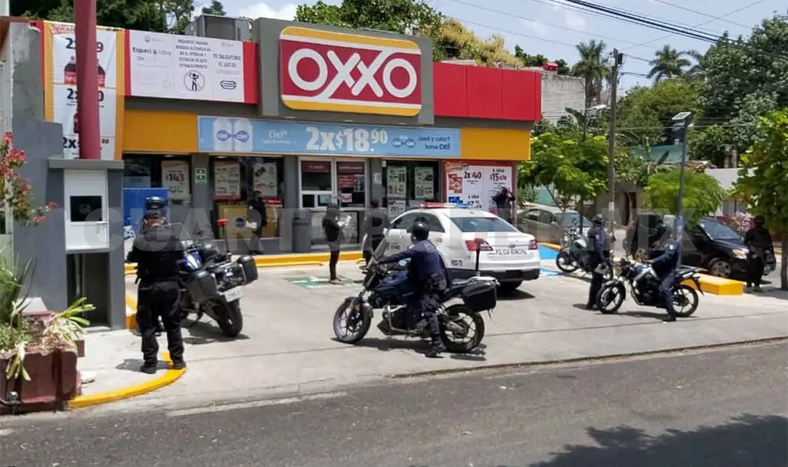 Asaltan tienda OXXO y se llevan dinero en efectivo