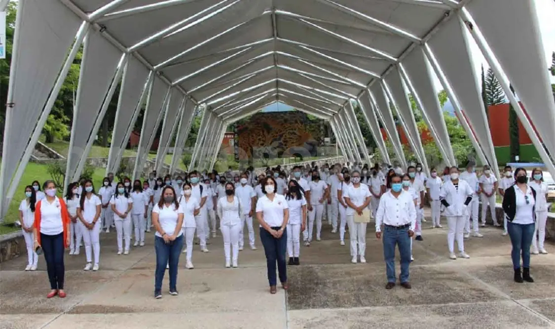 Pide a estudiantes de 18 años y más inmunizarse
